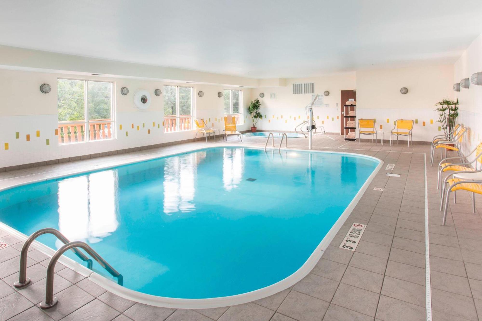 Fairfield Inn & Suites By Marriott Брэнсон Экстерьер фото